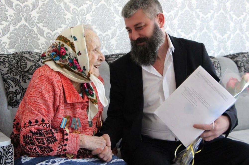 Олег Савченко: Поздравил с новосельем ветерана Великой Отечественной войны Чеузову Анну Савельевну