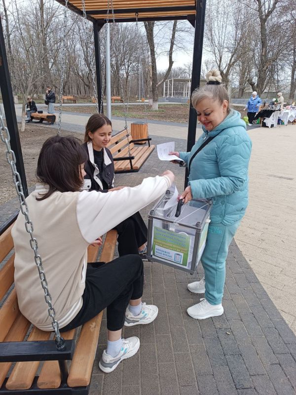 Сергей Козенко: Сегодня, в этот погожий субботний день, наш Краснодонский парк им. «Молодой гвардии» стал центром притяжения и активности