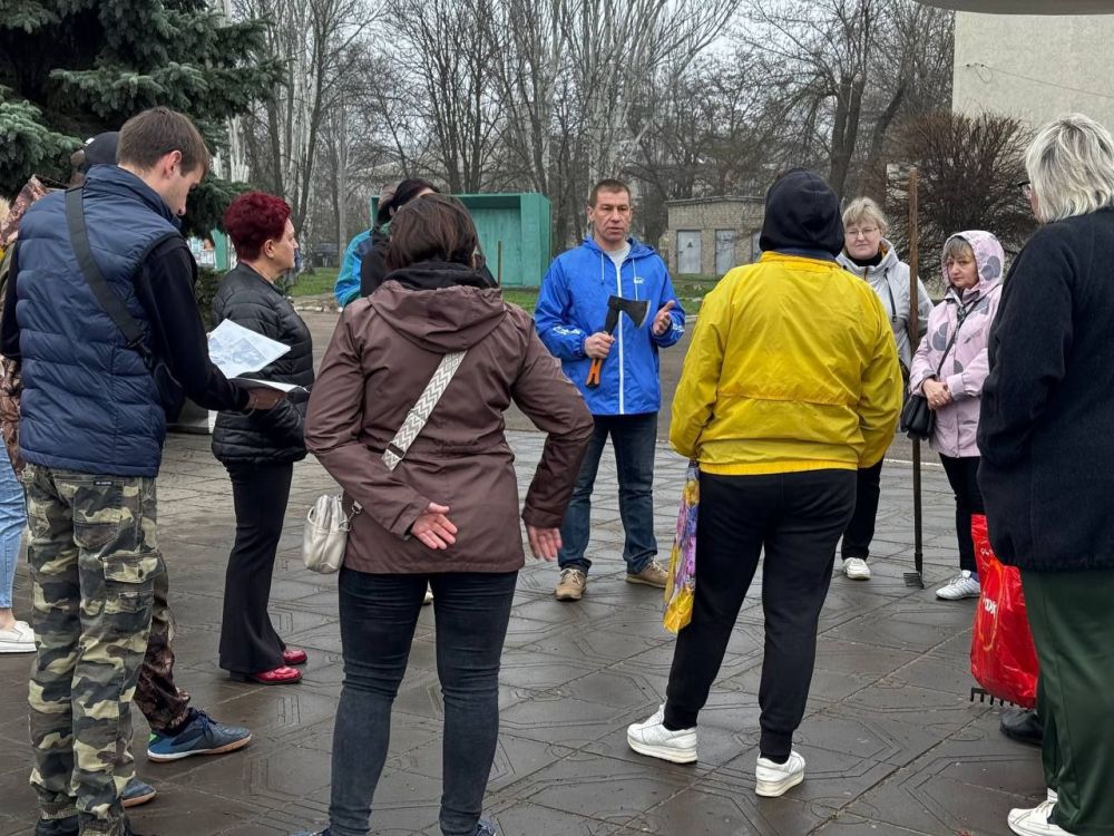 Сергей Колягин: Ранним утром дали старт общественному субботнику в парке имени Чихачева в городе Первомайске, проходящему в рамках республиканской акции «Чистая Республика-2025»