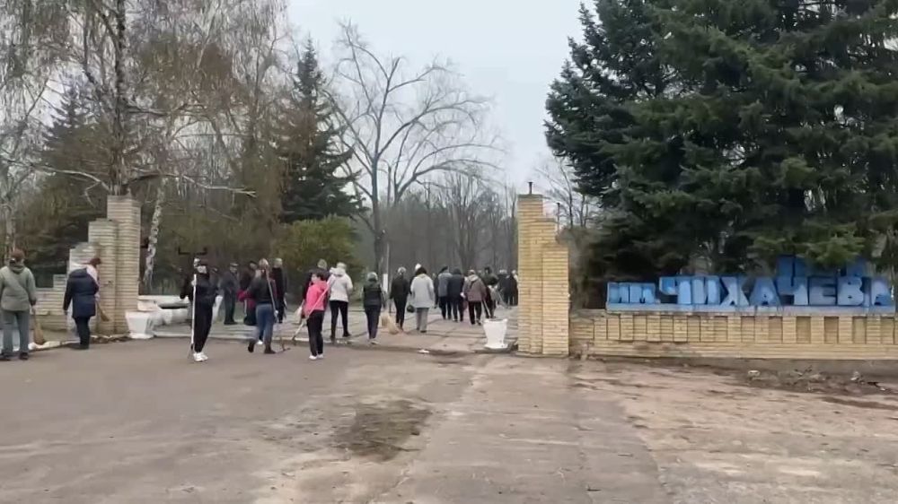 Сергей Колягин: В рамках акции «Чистая Республика-2025», инициированной Главой Республики Леонидом Ивановичем Пасечником, провели на территории города Первомайска общегородской субботник в парке имени Чихачёва.