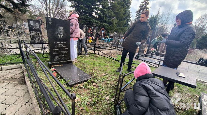 Участники проекта «Хранители наследия» приведут в порядок могилы Героев СССР в Луганске