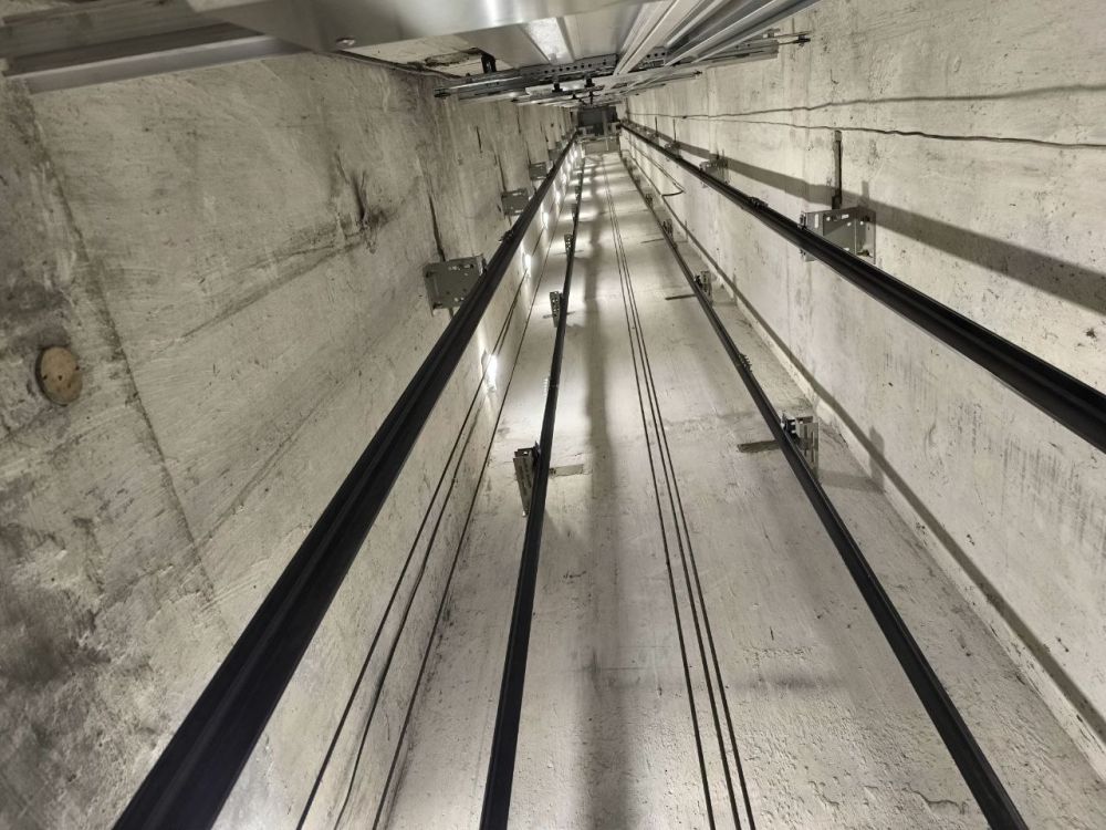 Сергей Козенко: В Краснодоне по программе капремонта в текущем году будут заменены 26 лифтов и капитально отремонтированы 22 кровли в многоквартирных домах