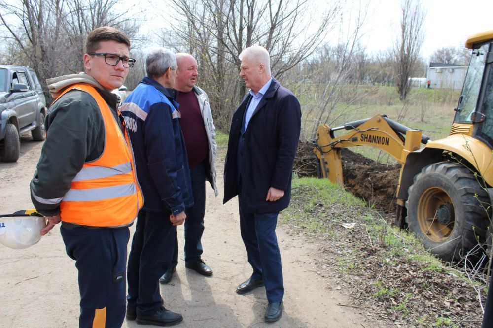 Сергей Козенко: В Краснодоне в районе бывшего железнодорожного полотна продолжаются работы по замене участка водовода