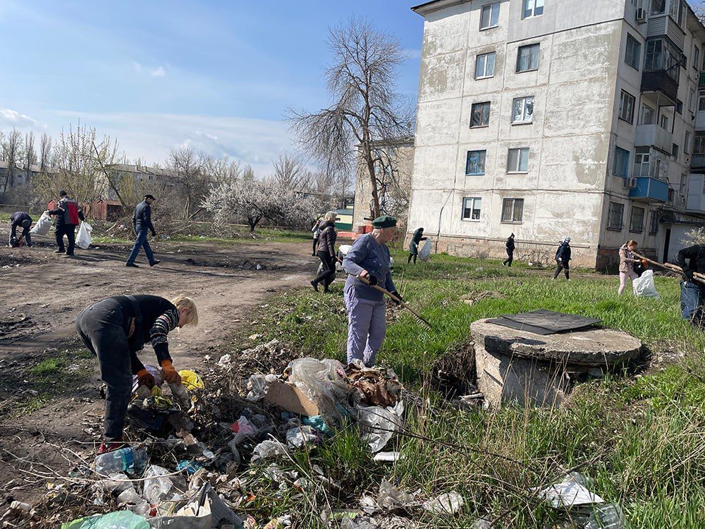 Фотофакт: субботники в Суходольске продолжаются!
