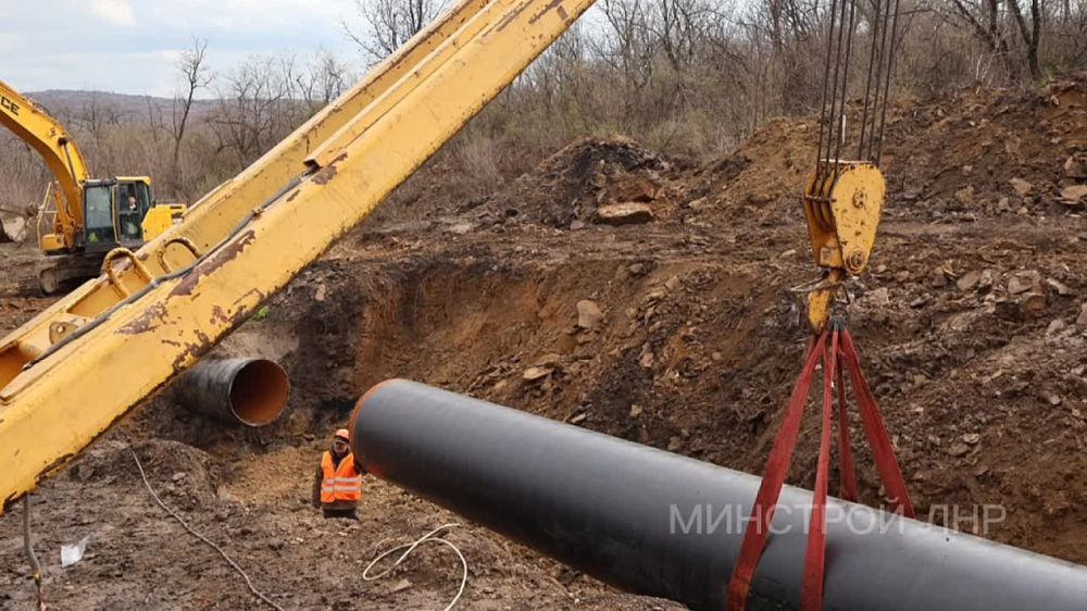 Специалисты вводят в работу обновленный участок магистрального водовода, питающего ряд территорий Республики