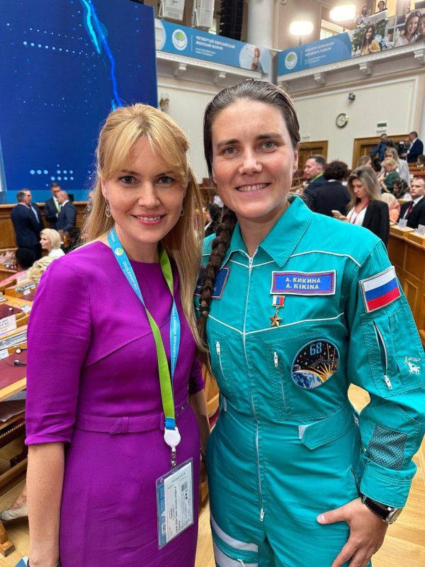 Дарья Лантратова: В День космонавтики, который назвала бы даже одним из самых главных, любимых, объединяющих праздников России, хочу напомнить нашу историю знакомства с восхитительной Анной Кикиной