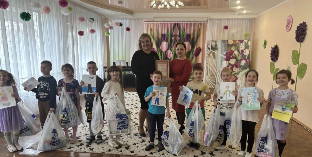 Константин Бутримов: БУДУЩЕЕ ЛУГАНЩИНЫ РИСУЮТ САМИ: КОНКУРС «КЕМ Я ХОЧУ СТАТЬ» В РАМКАХ ПРОЕКТА «ВЫБИРАЙ СВОЕ»