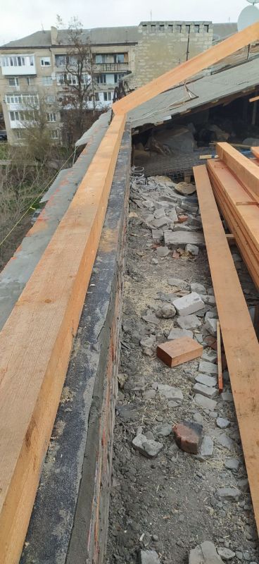 Сергей Козенко: В рамках подписанного соглашения о сотрудничестве между Краснодонским муниципальным округом и Тюменской областью подрядной организацией ООО СК «СТИЛЛ» начаты работы по капитальному ремонту скатной кровли с...