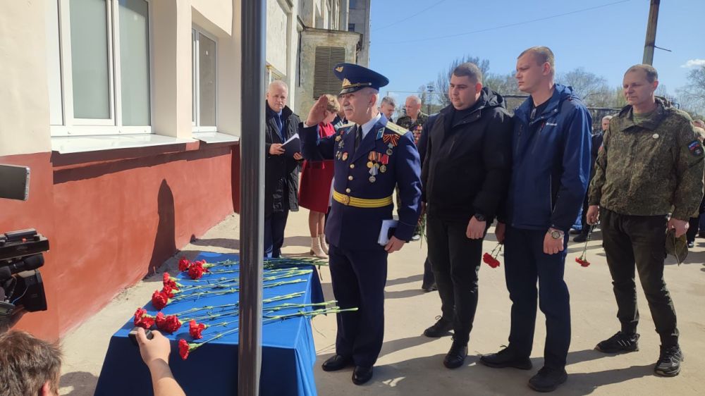 Дарья Лантратова: Луганская Народная Республика стала первым регионом, где запустили Всероссийскую акцию Единой России «Рабочее место Героя»