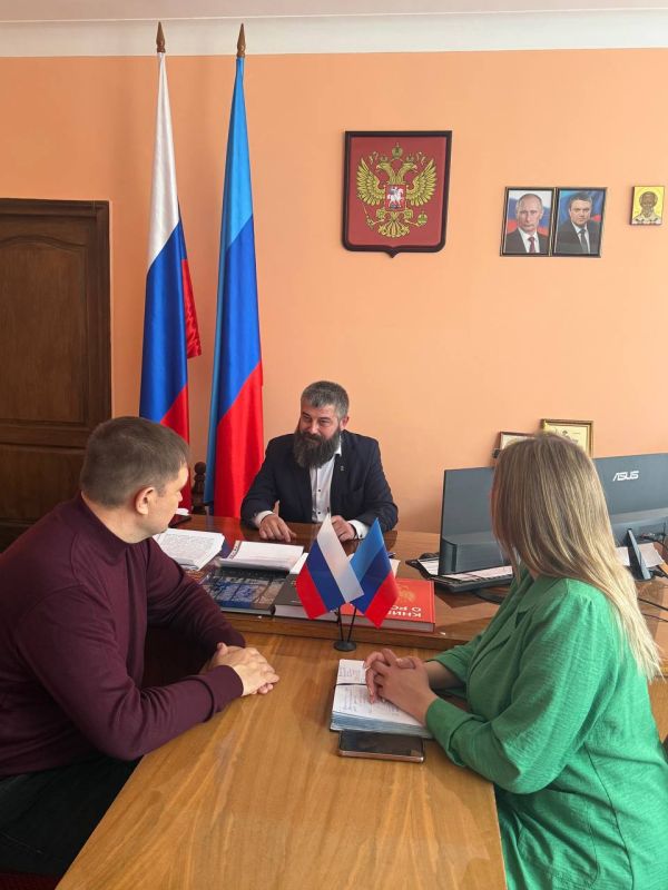 Сегодня ,находясь с рабочим визитом в Меловском муниципальном округе Луганской Народной Республики, встретился с главой Меловского муниципального округа Олегом Савченко и зам.главы Меловского муниципального округа Алиной...