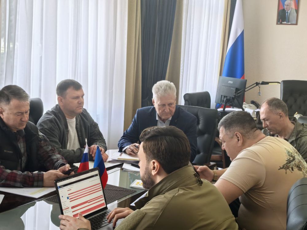 Сергей Козенко: Сегодня у нас состоялась встреча с заместителем Министра строительства и жилищно-коммунального хозяйства Российской Федерации Валерием Леоновым, Министром строительства и ЖКХ ЛНР Игорем Жарковым, заместителем...