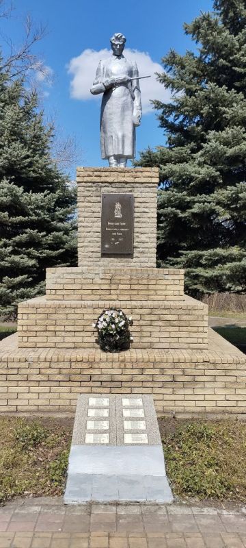 В рамках мероприятий, приуроченных к 80-летию Великой Победы, депутат Совета городского округа город Первомайск Вадим Кулинченко организовал и возглавил работу в г. Горское по благоустройству территории сквера им. Белинского...