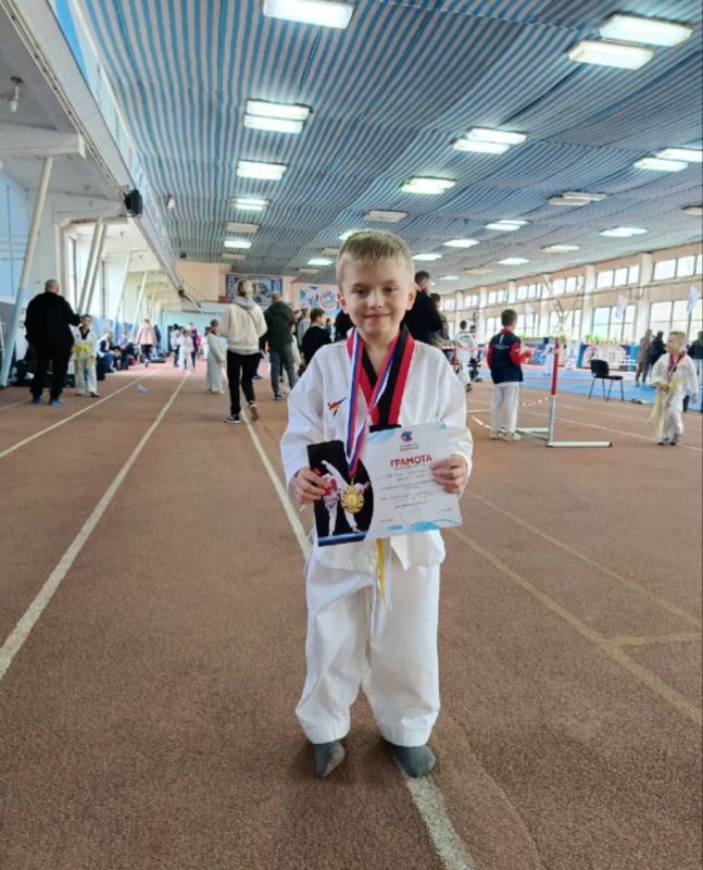 На минувших выходных в городе Луганске состоялось Первенство "Луганского союза тхеквондо", в котором приняло участие порядка 100 спортсменов из Луганской Народной Республики