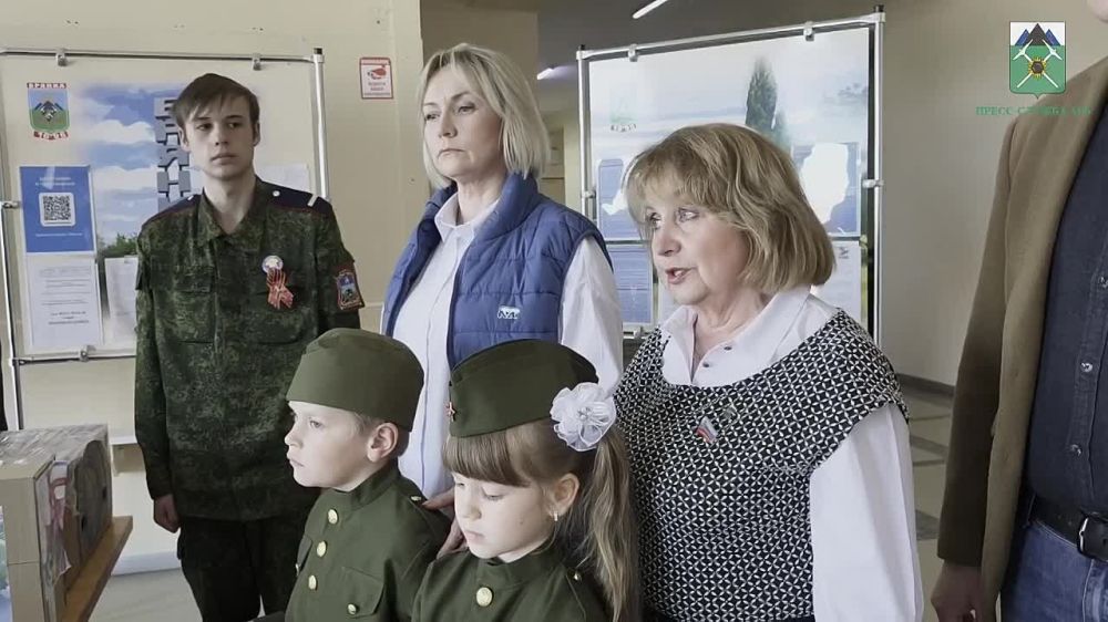 Евгений Морозов: Традиционно, в канун христианского праздника Пасхи и Дня Победы, под эгидой Брянковского местного отделения партии «Единая Россия» проходит городская акция «Подарок для бойца»