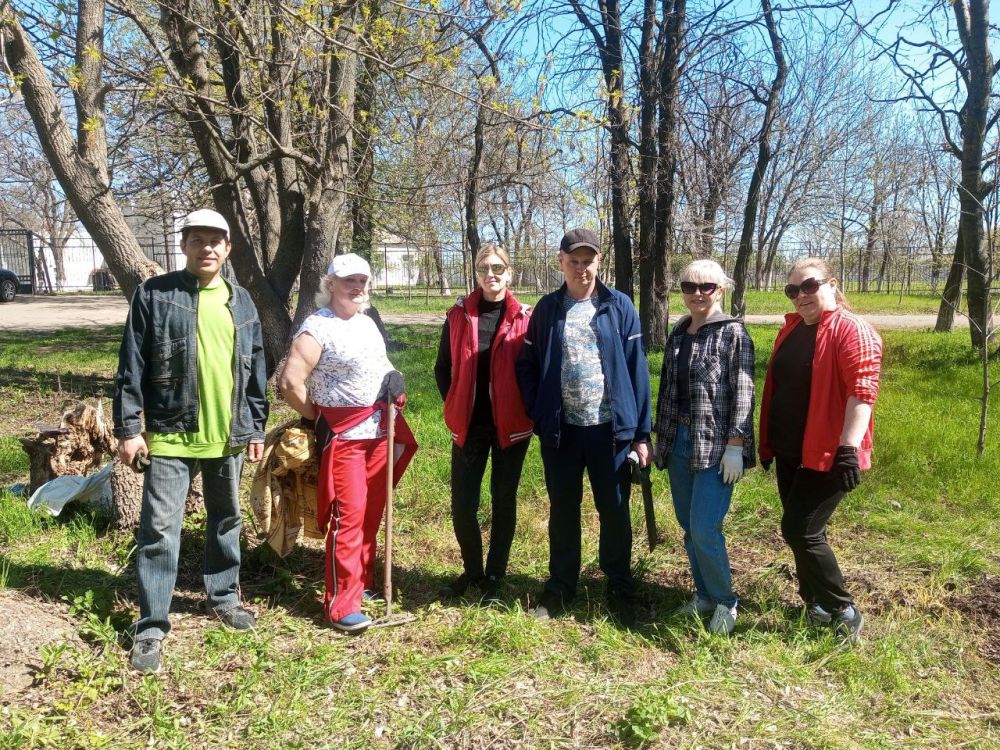 Сергей Козенко: В рамках акции «Чистая Республика-2025» в Краснодонском парке культуры и отдыха имени «Молодой гвардии» прошел субботник, организованный сотрудниками Администрации и активными неравнодушными жителями