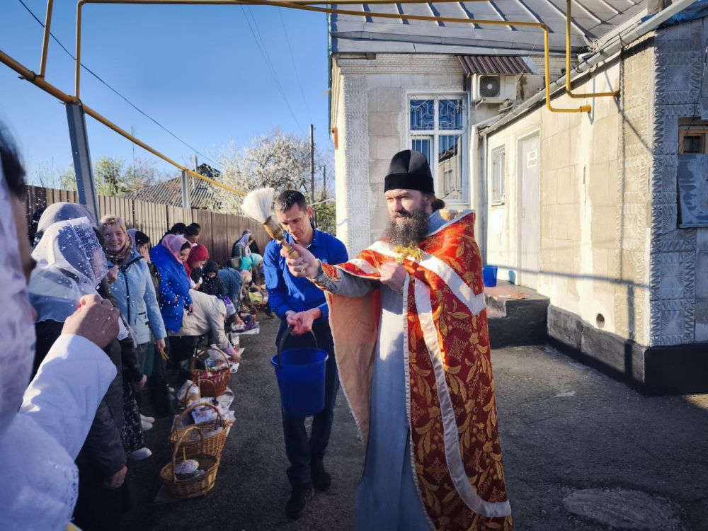 Сергей Козенко: Сегодня в Краснодоне царит особая атмосфера радости и духовного возвышения, ведь в честь Светлого Христова Воскресения во всех храмах округа проходят праздничные богослужения