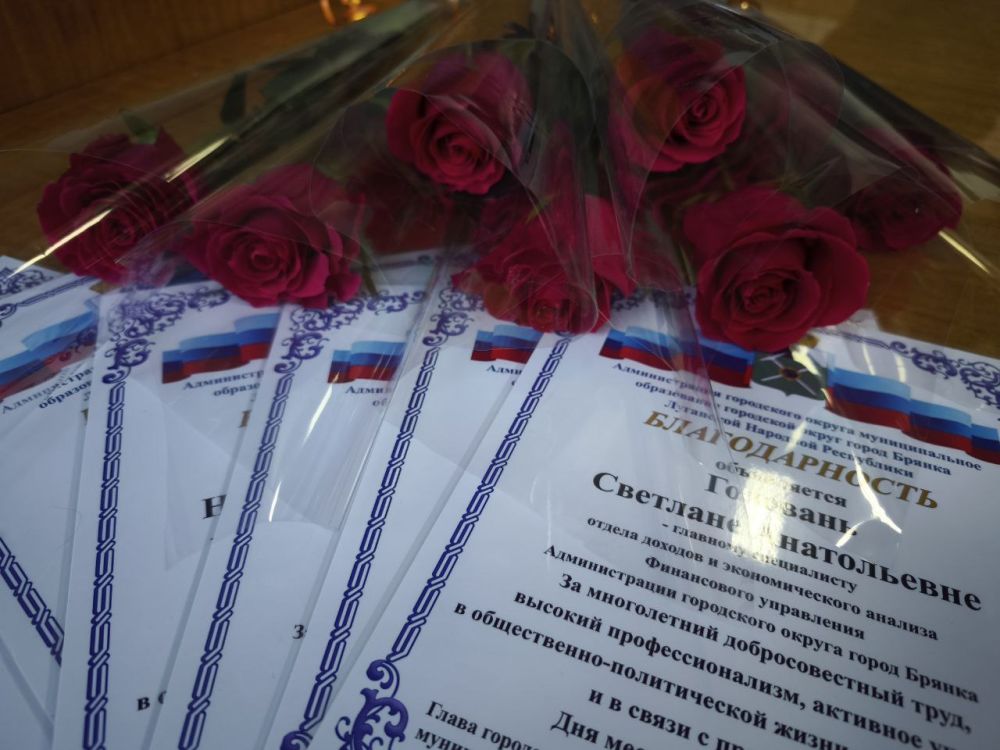 22 апреля в большом зале Администрации Брянки состоялось торжественное собрание, посвященное Дню местного самоуправления