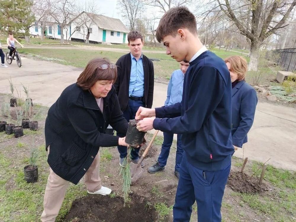 Андрей Рубанцов: Международная эколого-патриотическая акция «Сад памяти» состоялась в ровеньковской школе