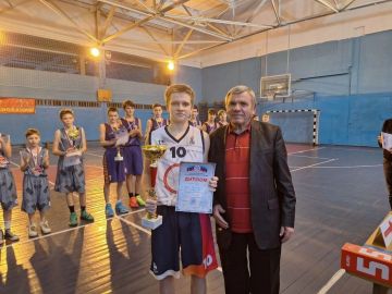Сегодня отмечает свой 85-летний юбилей основатель Спортивной школы олимпийского резерва по баскетболу в Луганске — Бирюков Владимир Григорьевич!