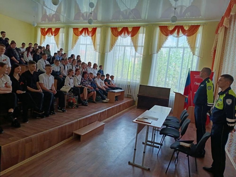 Андрей Рубанцов: В Ровеньках проходит цикл встреч школьников с сотрудниками отдела ГИБДД ОМВД России «Ровеньковский»