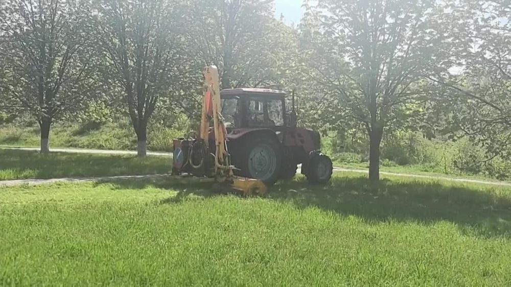 Сергей Козенко: В настоящий момент продолжается покос травы на территории мемориального комплекса «Непокорённый»