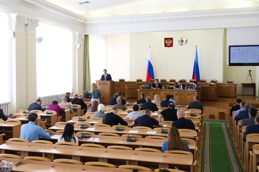 Константин Бутримов: Парламентарии обсудили с Владиславом Варшавским развитие промышленной сферы в ЛНР