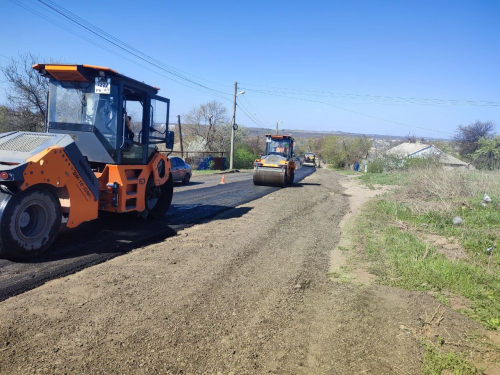 Сергей Козенко: В Краснодоне по улице Карпа Животова продолжаются работы по укладке асфальтового покрытия