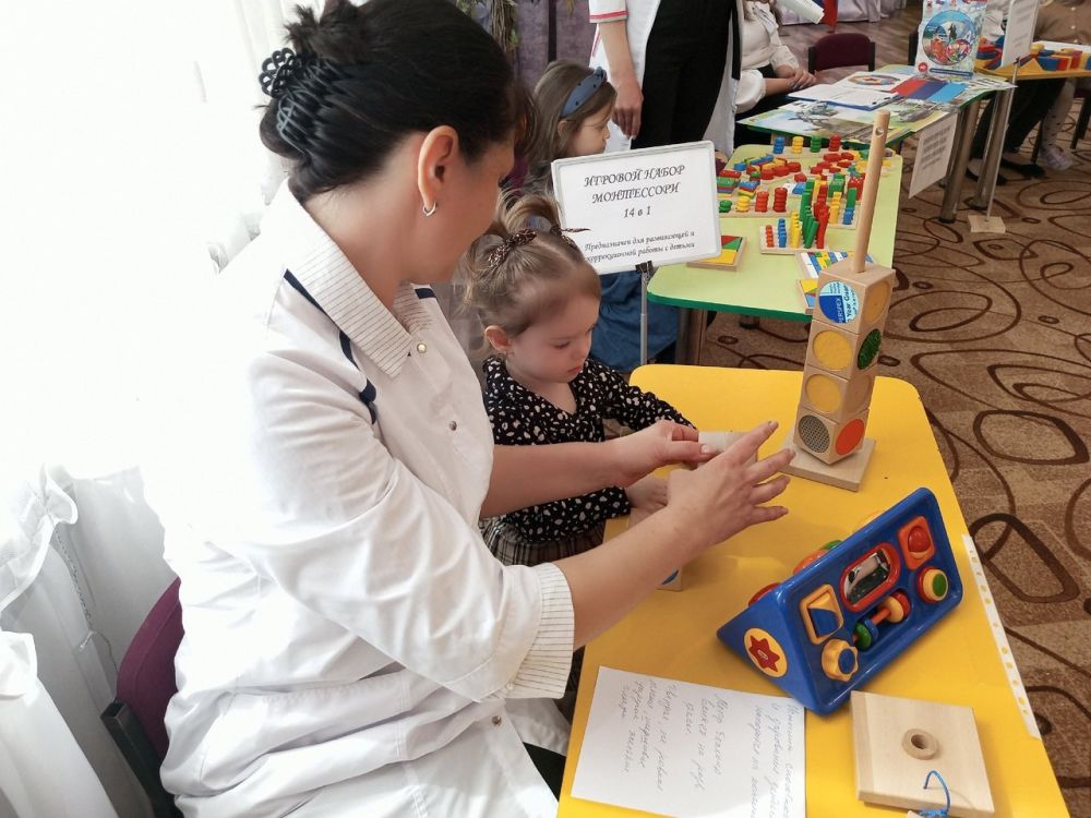 Андрей Рубанцов: В Ровеньковском детском саду «Ладушки» прошла презентация для родительской общественности методической литературы, игрового дидактического материала и оборудования, которое поставлено по линии Министерства...