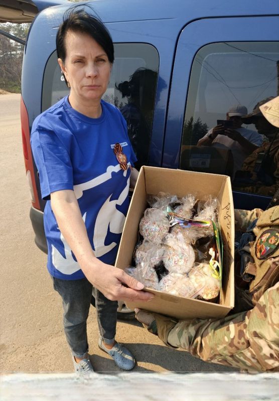 «Единая Россия» доставила пасхальные куличи нашим защитникам на блокпосты