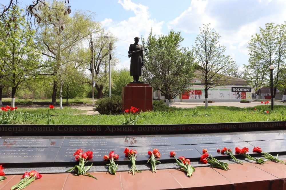 Свой "САД ПАМЯТИ" появился у Центра исторического наследия города Ирмино и стахановского движения