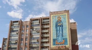 Митрополит Пантелеимон освятил мурал в честь Луганской иконы Божьей Матери