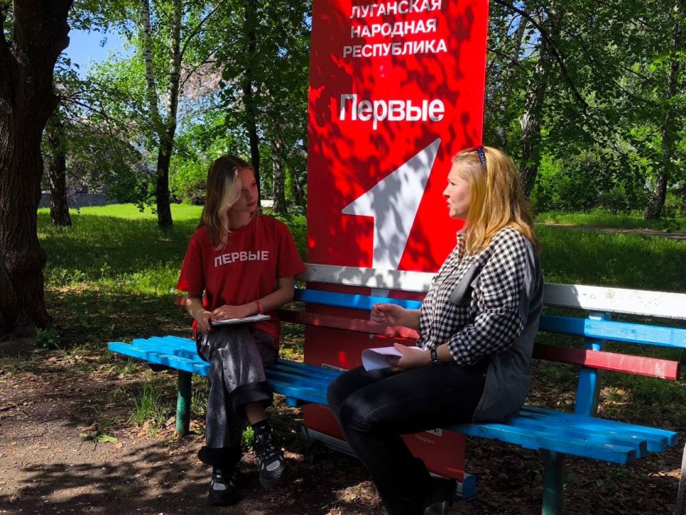 25 апреля в рамках «Классных встреч» активисты Движения Первых ГБОУ ЛНР «Рубежанская СШ № 2» пообщались начальником отдела культуры, молодёжной политики и спорта Администрации городского округа города Рубежное Луганской...