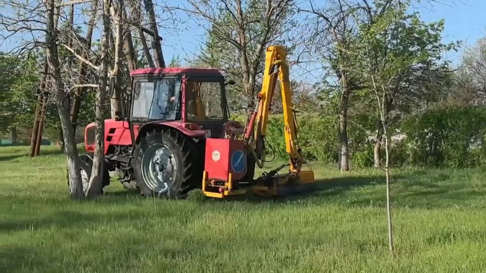 Сергей Козенко: На мемориальном комплексе «Непокорённые» продолжаются работы по покосу травы