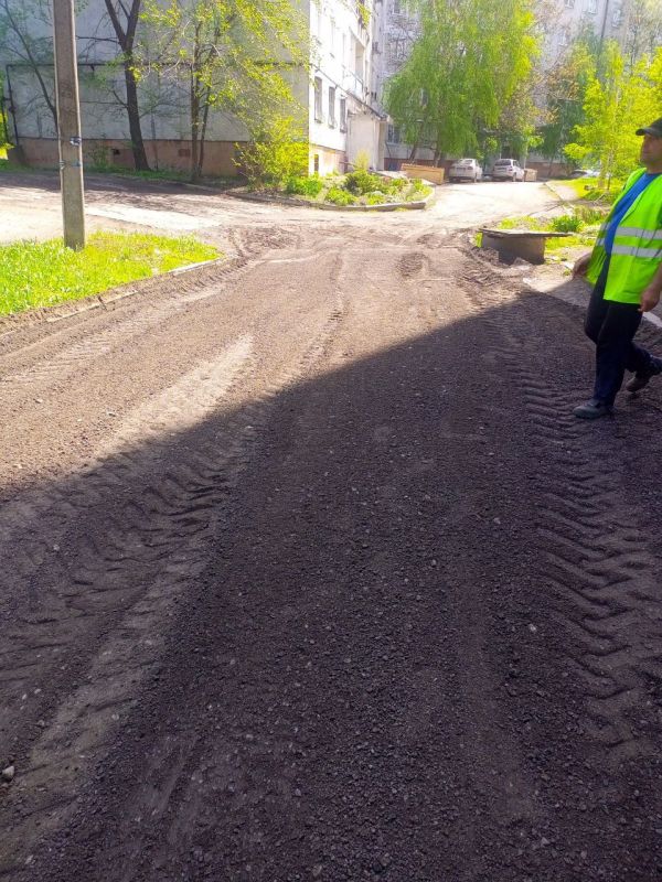 Сергей Козенко: Сегодня в Краснодоне на квартале Лесной активно велись работы по отсыпке дороги