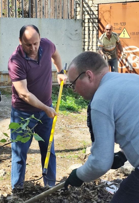 Константин Бутримов: ФЕДЕРАЦИЯ ПРОФСОЮЗОВ ЛНР ПРИНЯЛА УЧАСТИЕ В СУББОТНИКЕ