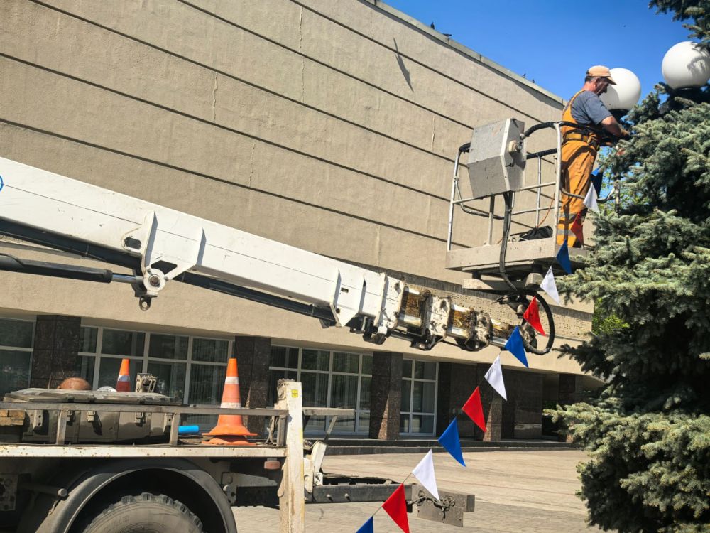 Сергей Козенко: В рамках подготовки к майским праздникам и главному из них — 80-летию Великой Победы — мы продолжаем активную работу по благоустройству и украшению нашего округа