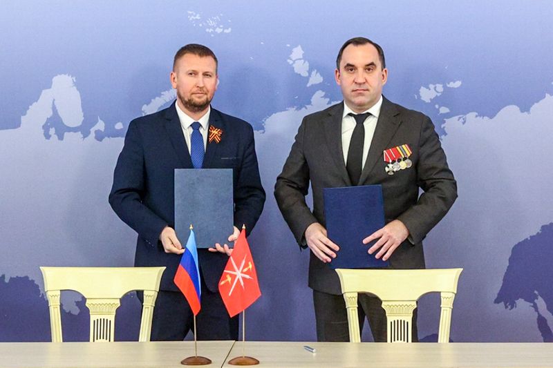 Денис Мирошниченко подписал соглашения о сотрудничестве между Народным Советом ЛНР и парламентами восьми субъектов РФ