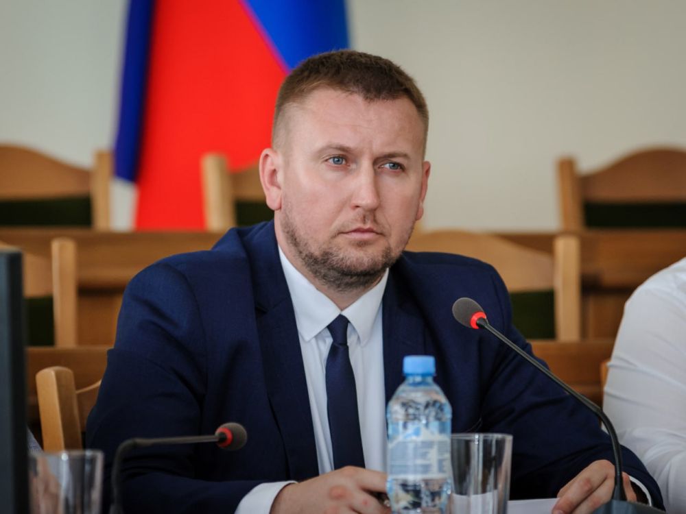 Денис Мирошниченко обратился к депутатам Народного Совета ЛНР в связи с Днем российского парламентаризма