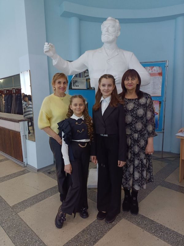 Андрей Рубанцов: Ровенчане – снова лучшие!. Начинаем рабочую неделю с хороших новостей… Воспитанники Ровеньковской детской школы искусств №1 стали победителями Республиканского смотра-конкурса индивидуального...