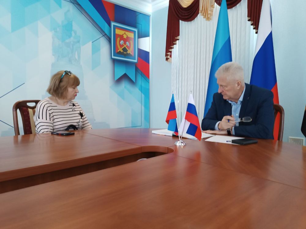 Сергей Козенко: Сегодня в соответствии с графиком провел личный прием граждан, в ходе которого жители подняли ряд важных вопросов, большинство из которых касались сферы жилищно-коммунального хозяйства