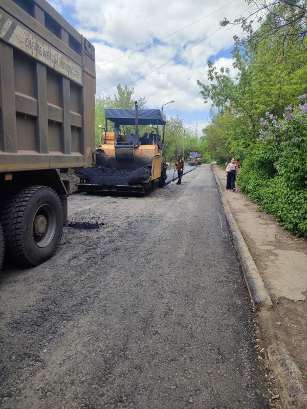 Сергей Козенко: В Краснодоне на квартале Лютикова на участке дороги от детской больницы до 21 жилого дома продолжаются работы по ремонту дорожного покрытия