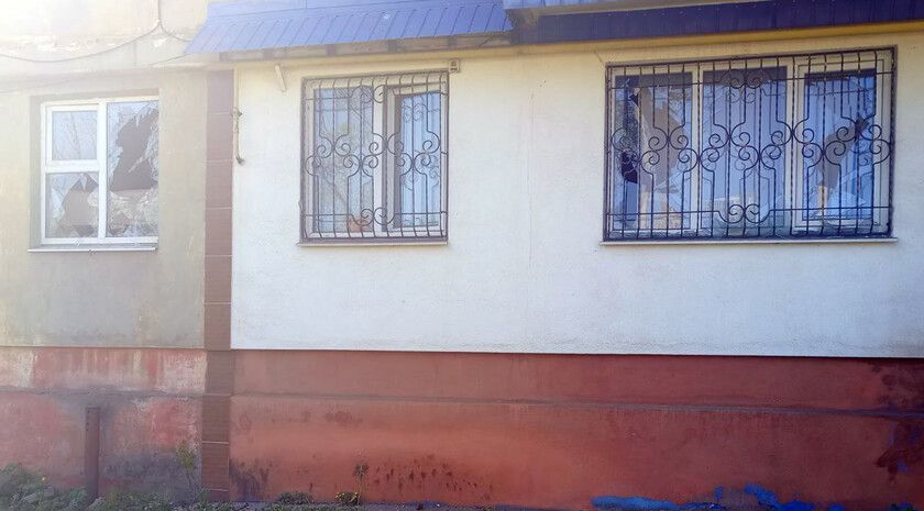 Украинский БПЛА атаковал Первомайск, повреждено остекление в жилых домах — глава округа