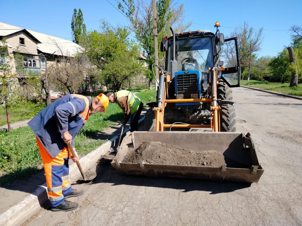 Работы по благоустройству на городских территориях продолжаются