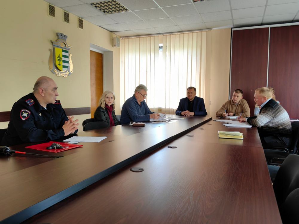 Евгений Шаталин: Принял участие в заседании комиссии по обеспечению безопасности дорожного движения в Администрации, которое прошло под председательством заместителя Фомичевой Марины Владимировны