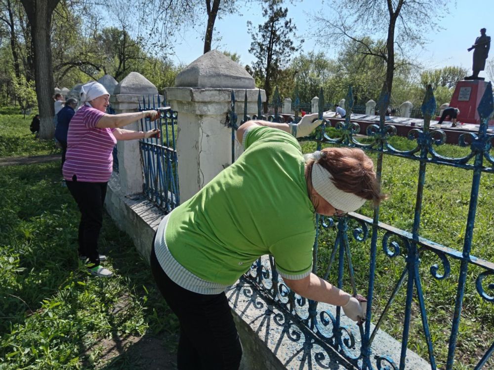 Сергей Козенко: В Краснодонском муниципальном округе продолжаются работы по благоустройству памятных мест и братских могил советских воинов