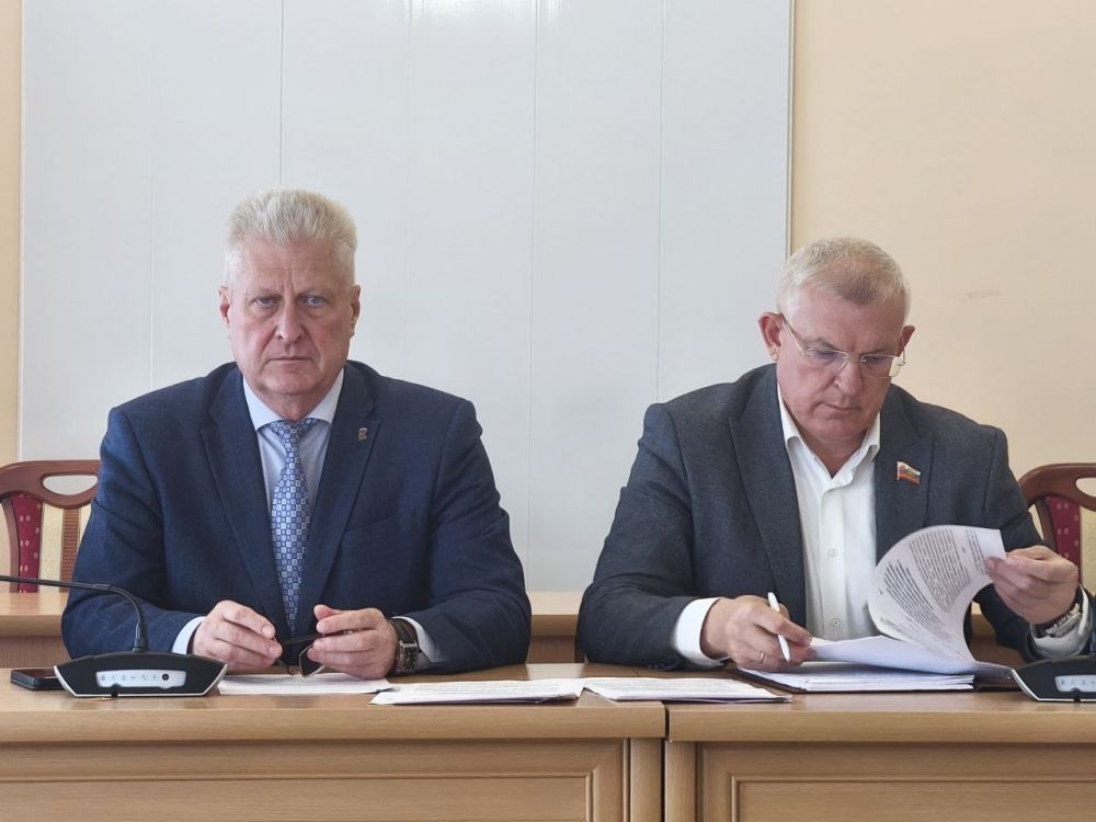 Сергей Козенко: Сегодня принял участие в 34-м заседании Совета Краснодонского муниципального округа, где депутаты рассмотрели и обсудили ряд важных для нашего округа вопросов