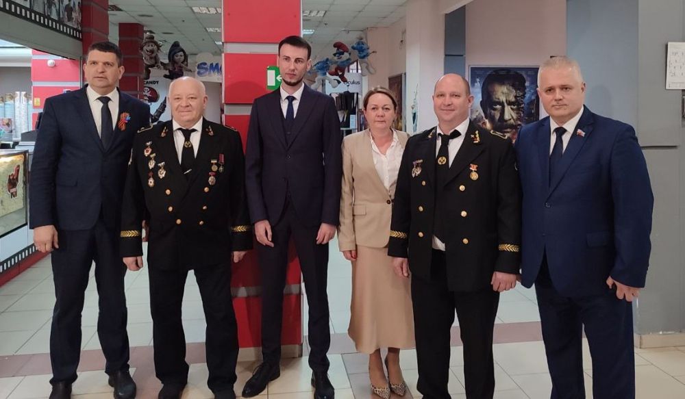 Константин Бутримов: В ЛУГАНСКЕ СОСТОЯЛСЯ ПОКАЗ ФИЛЬМА «СТАХАНОВ. РУССКИЙ ХАРАКТЕР» В РАМКАХ ПРОЕКТА «ВЫБИРАЙ СВОЕ»