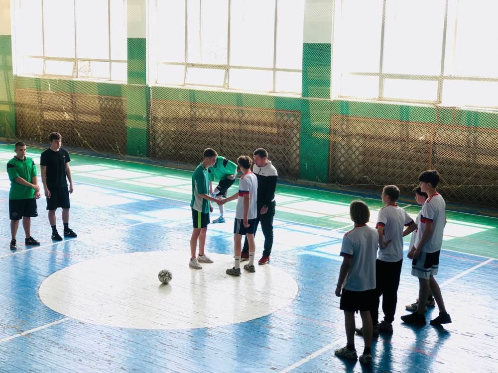 Андрей Рубанцов: В Спортивном комплексе «Юбилейный» состоялись соревнования по мини-футболу среди сборных команд юношей старшей возрастной категории общеобразовательных учреждений города «Цикла спортивных мероприятий «Будь...