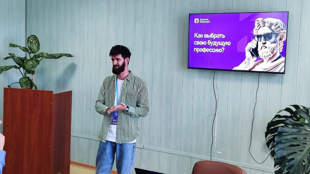 Лекции со Знанием!. В ЛГАУ им. К.Е. Ворошилова прошёл цикл образовательных лекций от лекторов Общества «Знание»