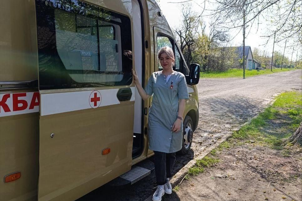 Врачи Свердловской городской больницы провели выездной прием жителей п. Хмельницкий, входящего в состав Свердловского района (ЛНР)